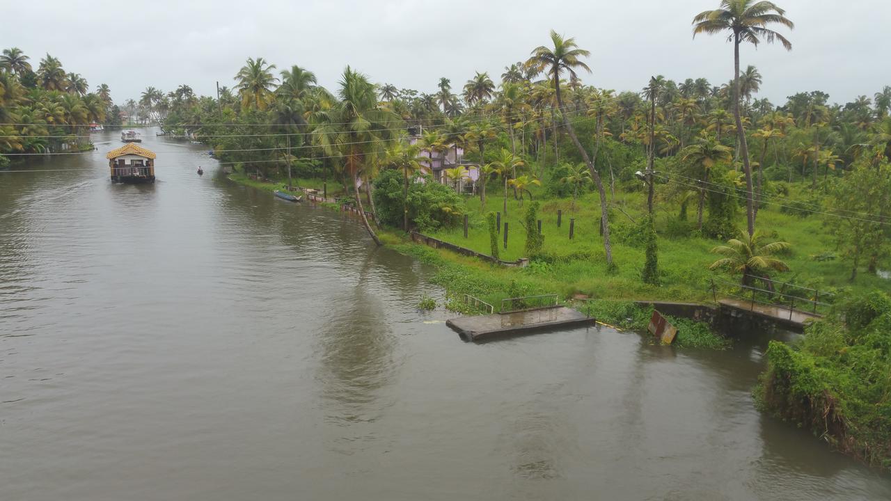 Abru'S Holidays Alappuzha Εξωτερικό φωτογραφία